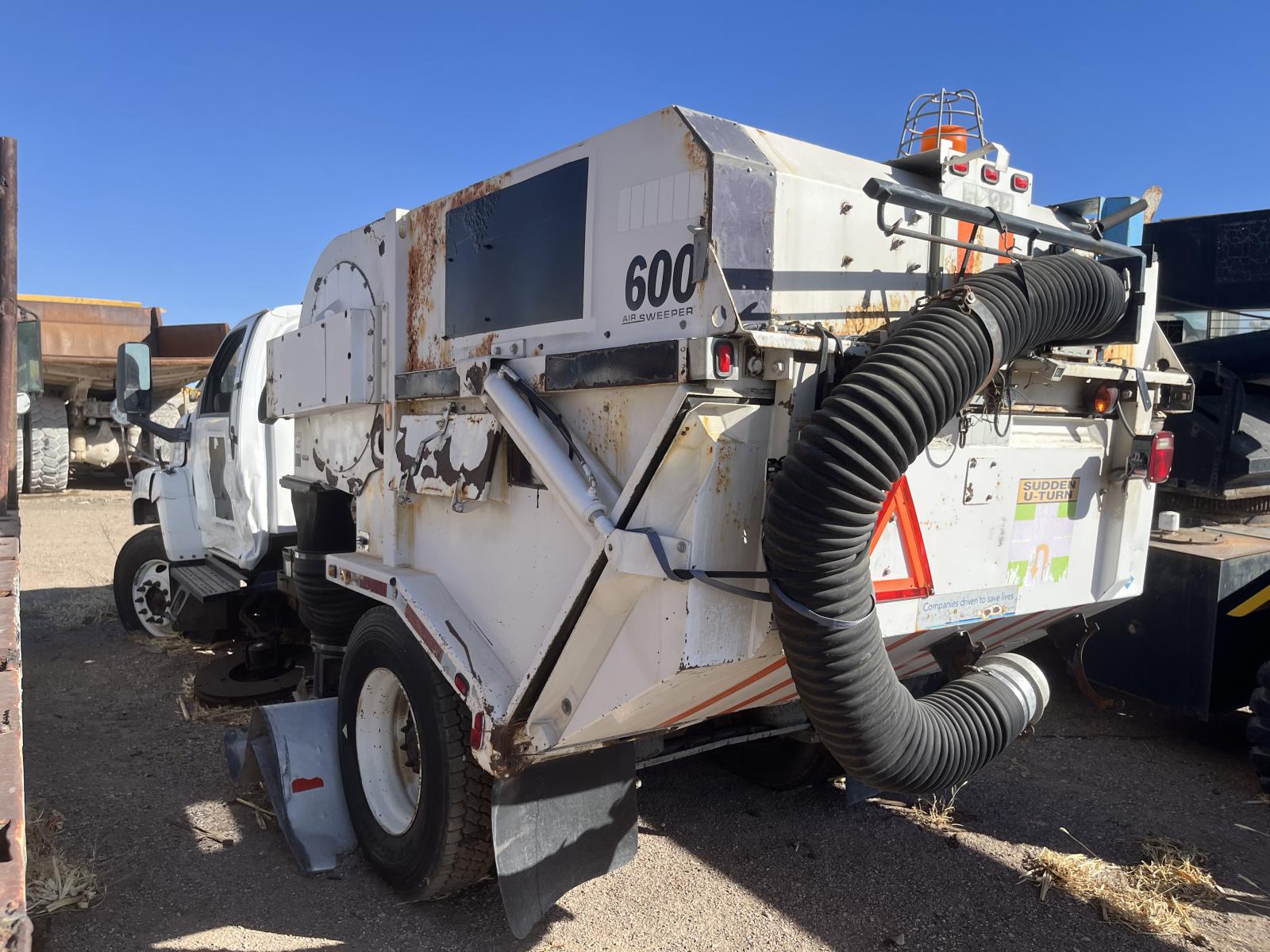 ./imagenes/INVOICE/2019/16840/CAMION BARREDORA GMC TOPKICK C7500 (17).JPG